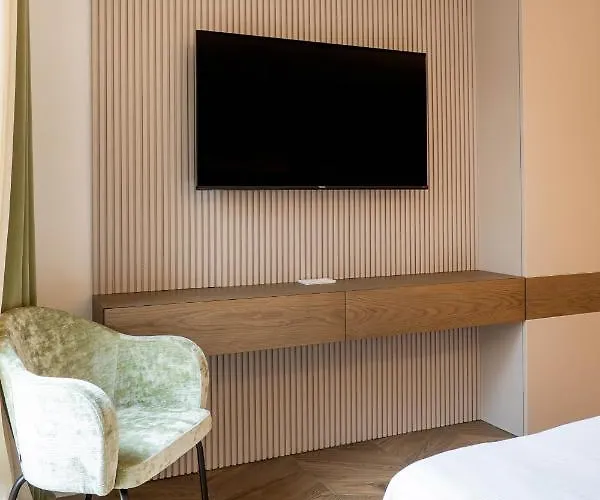 Donna Giacinta Luxury *